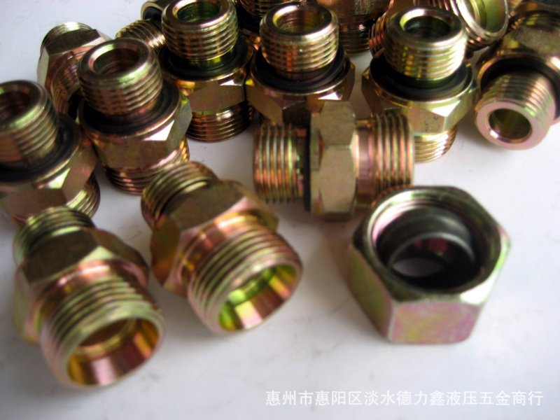 在工业制造领域,液压泵是不可或缺的关键部件之一。本文将以对话形式展开讨论,并结合实际案例说明其在机械中的应用。